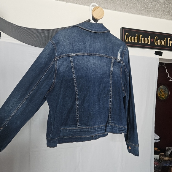 Beautiful Jean jacket - Picture 2 of 2